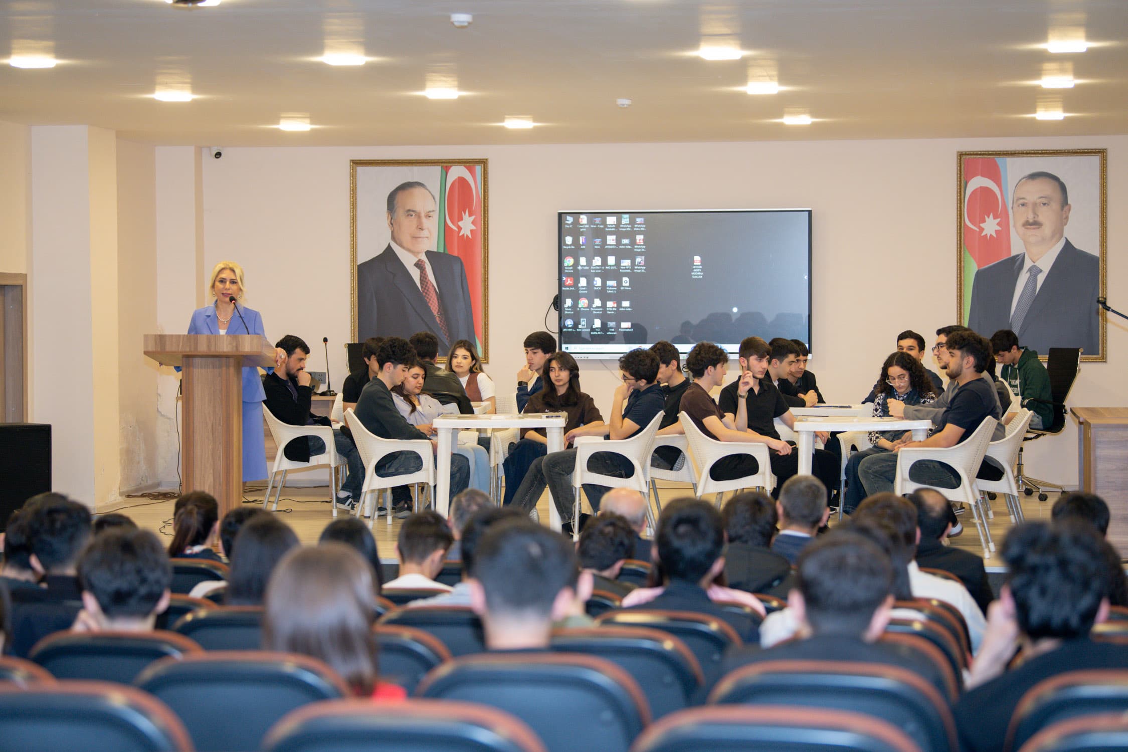 BMU tələbələri arasında intellektual yarış keçirilib