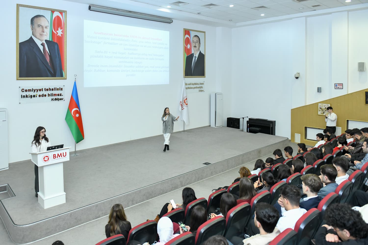 Tələbələr üçün sosial media idarəçiliyi ilə bağlı təlim