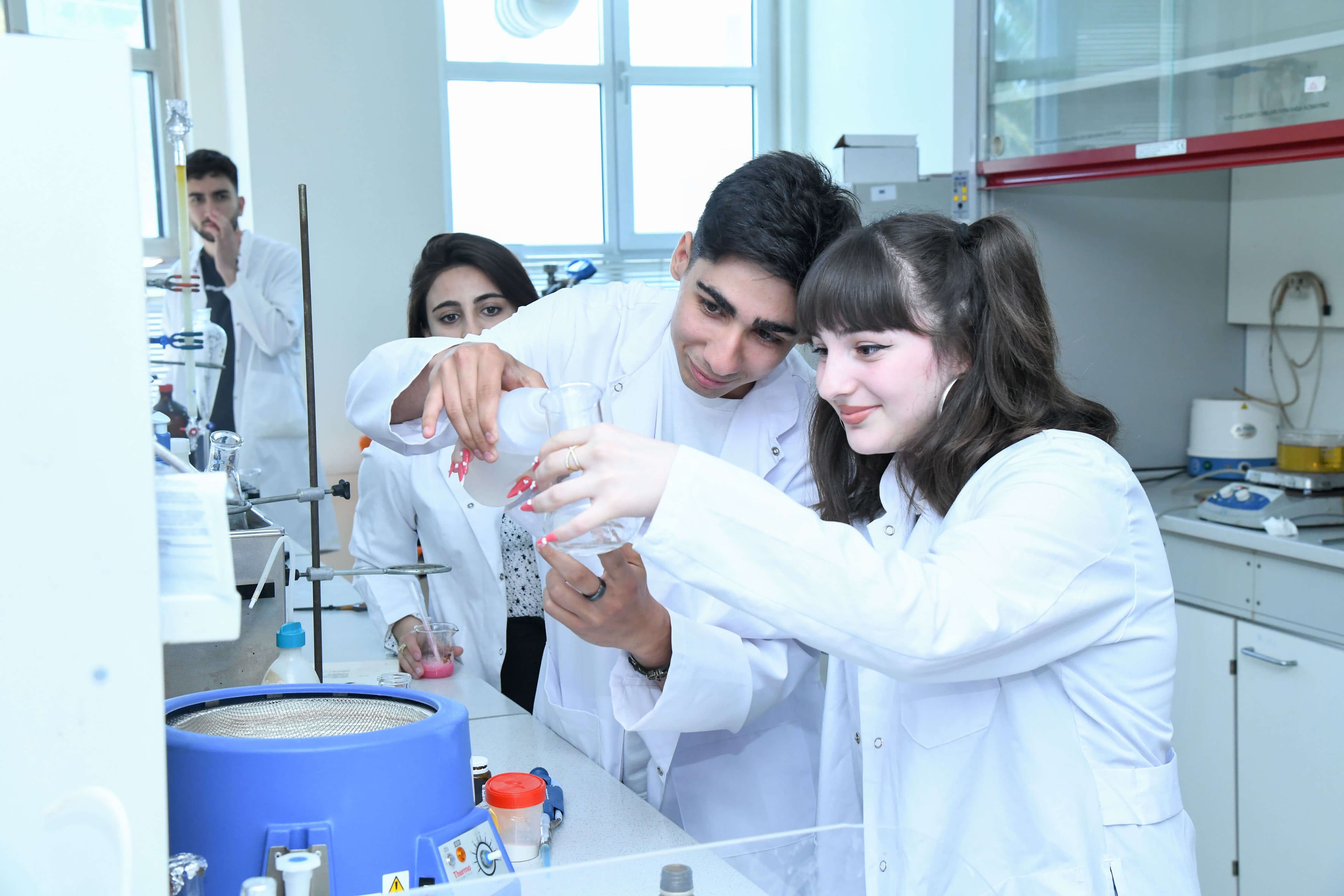 Kimya və kimya mühəndisliyi laboratoriyaları