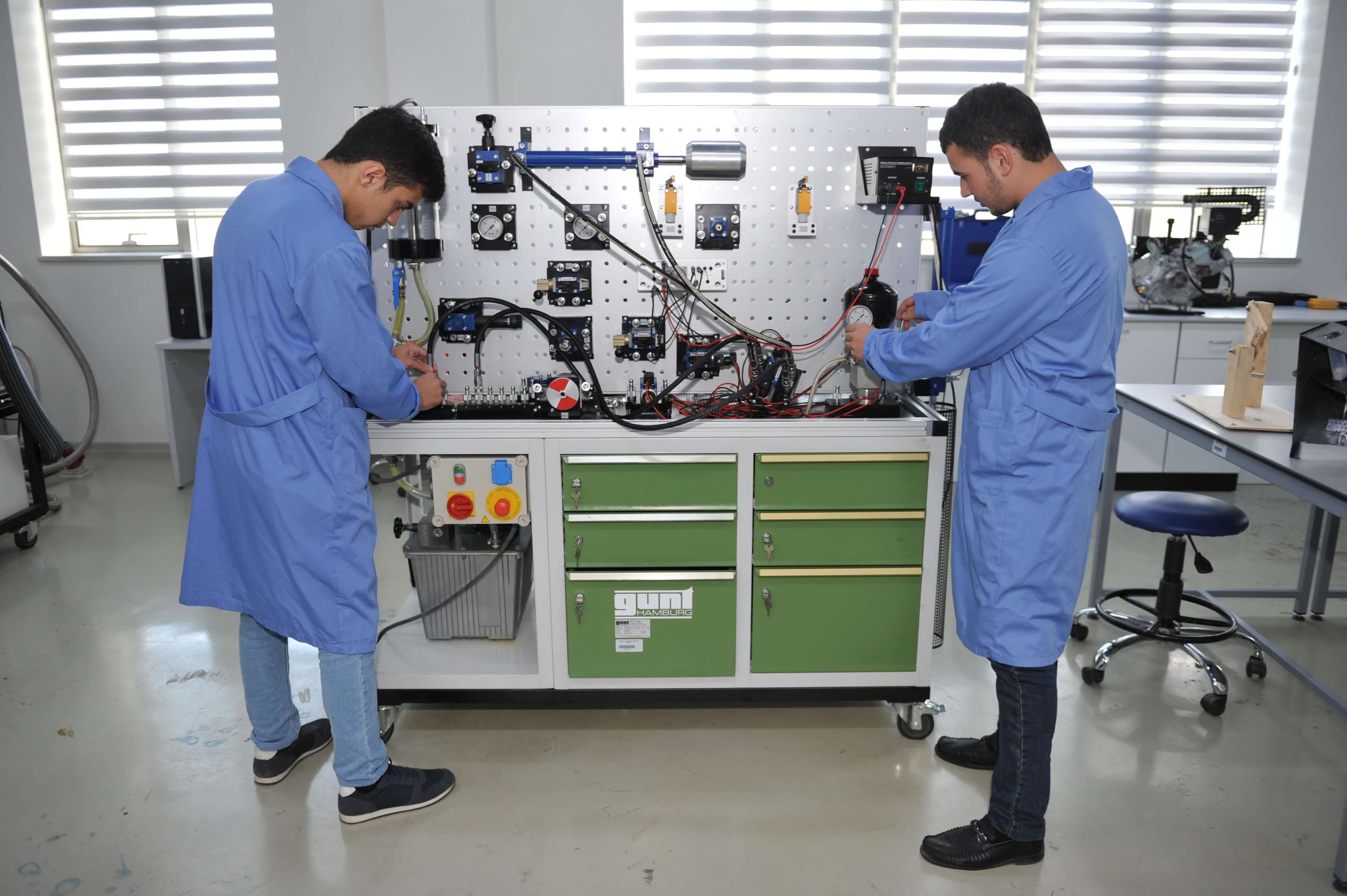 Mexanika mühəndisliyi laboratoriyaları