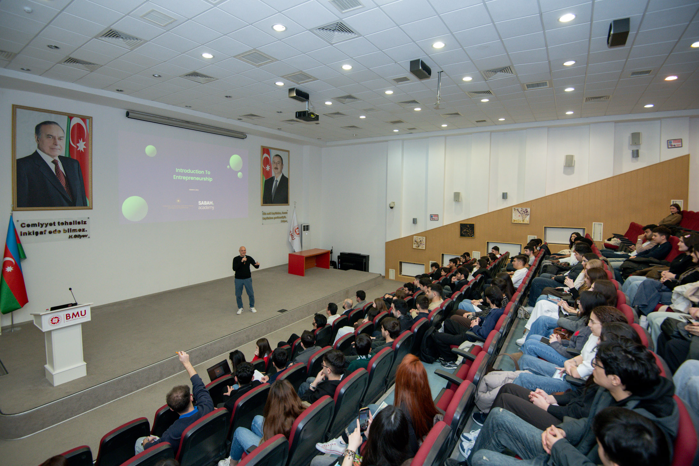 BMU-da “Sahibkarlığa giriş” fənninin tədrisinə başlanılıb