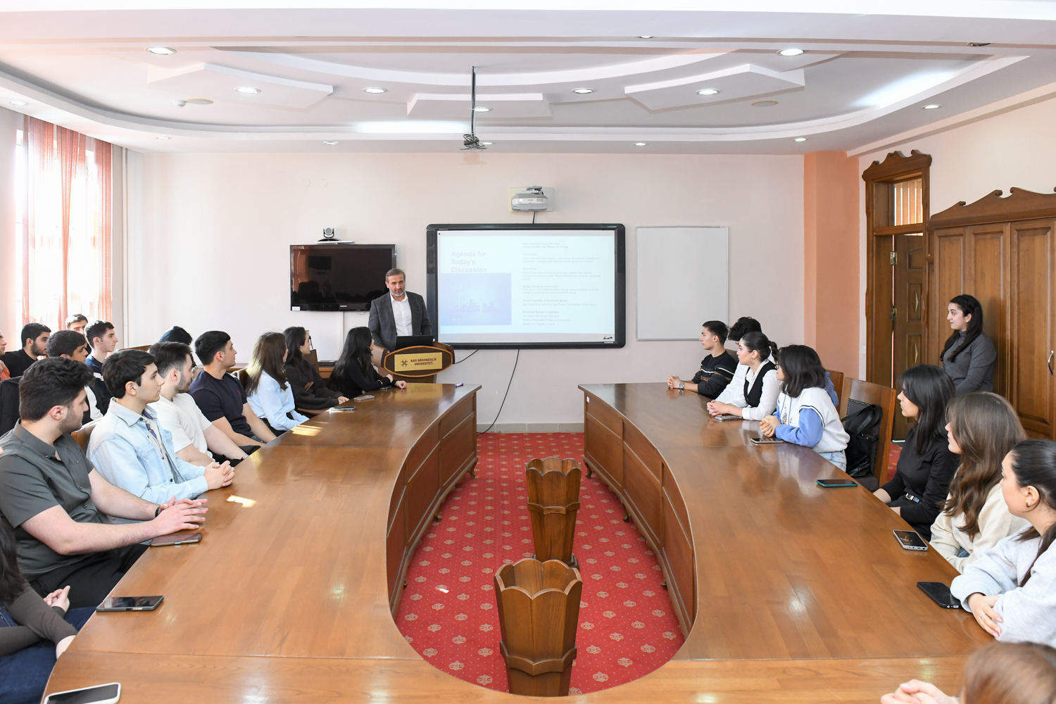 BEU Hosts Expert Meeting on Renewable Energy