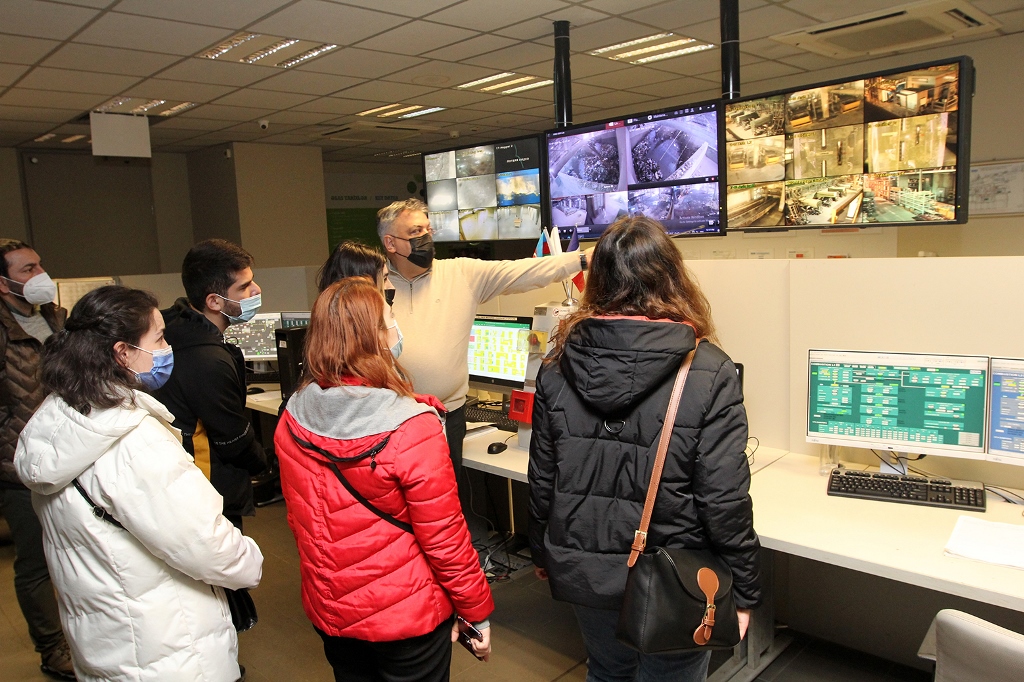 Students take part in the informative tour