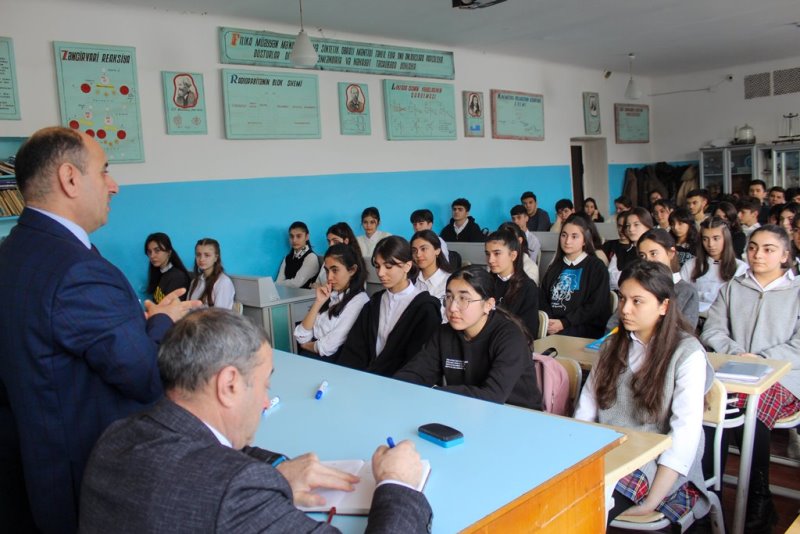 BMU əməkdaşları Sumqayıt şəhər 3 nömrəli tam orta məktəbin şagirdləri ilə görüşüb