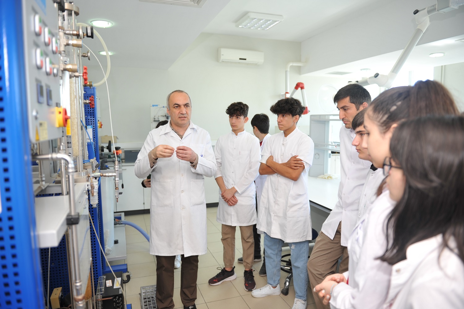 Students carry out experiment at BEU
laboratories