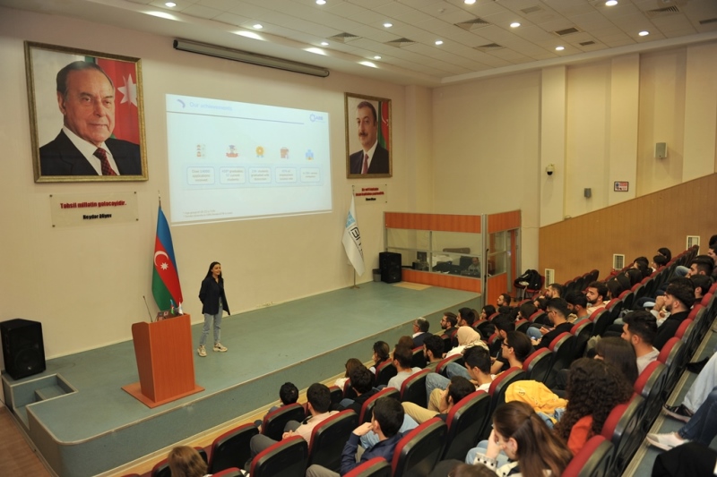 Students informed about Mobile App Development course at BEU