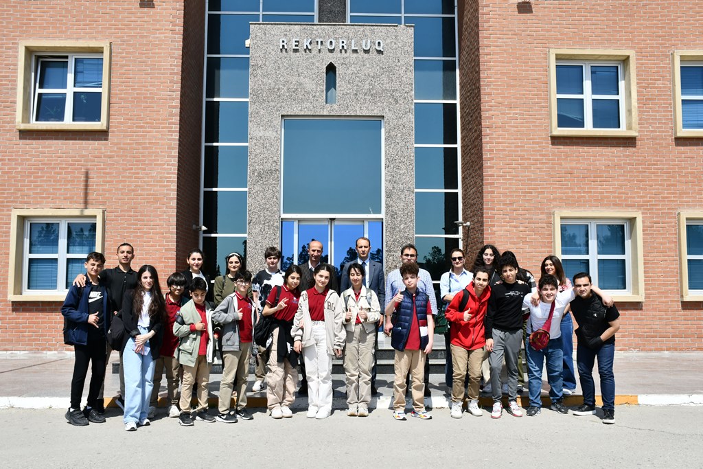 Şagirdlər Bakı Mühəndislik Universiteti haqda məlumatlandırılıb