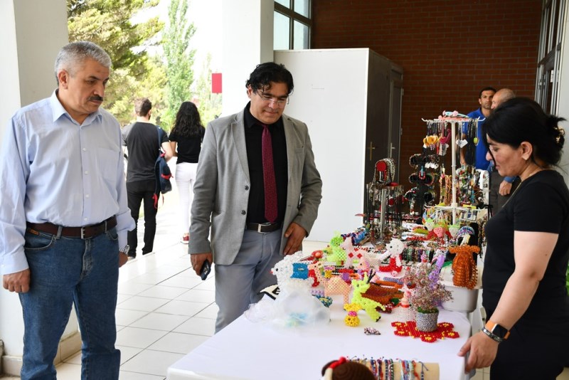 BEU hosts charity exhibition of students