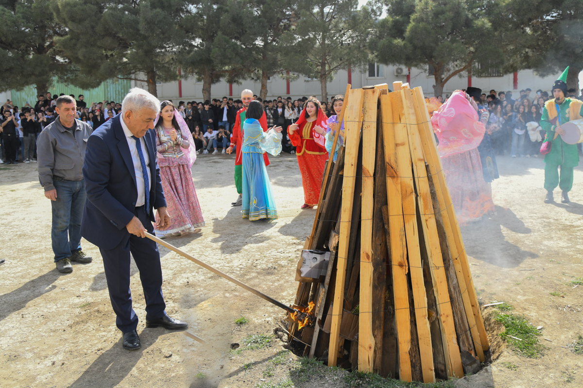 Bakı Mühəndislik Universitetində Novruz şənliyi